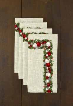 Fabric Textile Products, Inc. Napkin Set, 100% Polyester, Set Of 4, Textured Christmas Garland Border